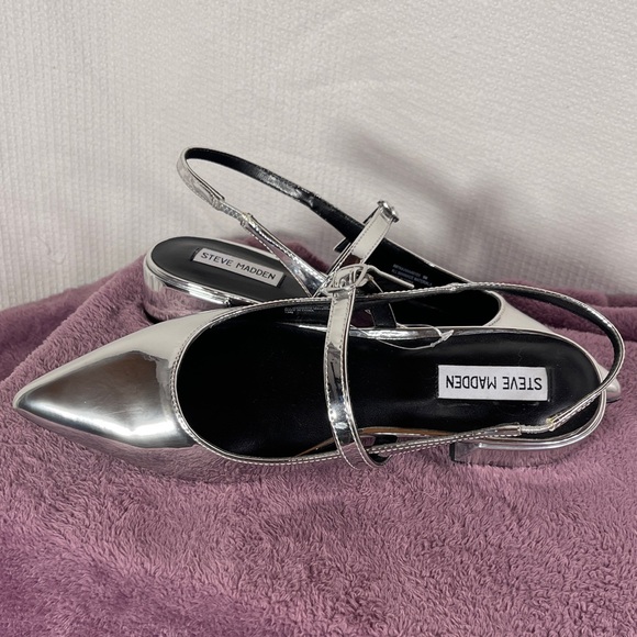 Steve Madden Metallic Silver Flats - Picture 3 of 4